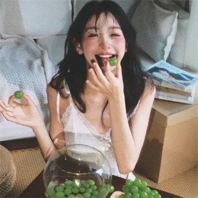 踮起脚尖靠近你